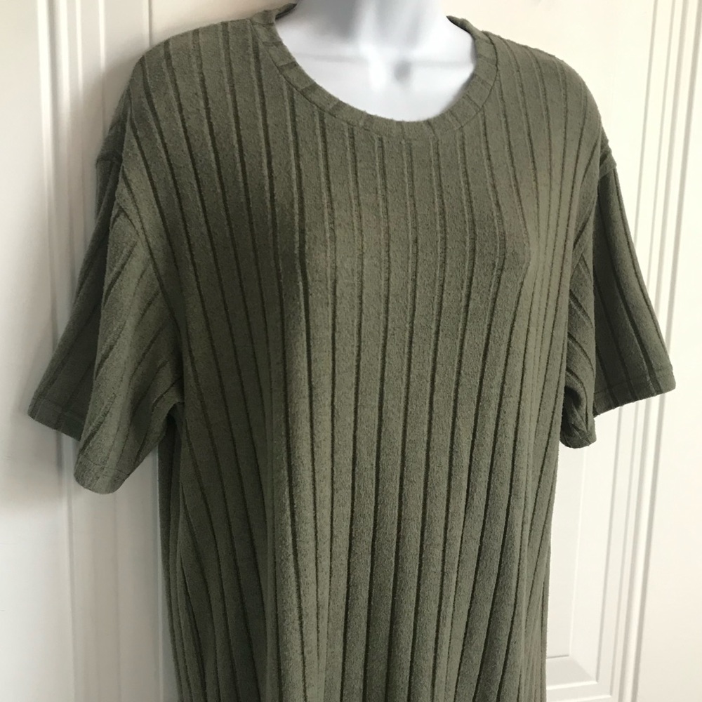🔴 4/$15 Unbranded Women’s M Olive Green Ribbed Crewneck Short Sleeve Top in EUC - Picture 8 of 16